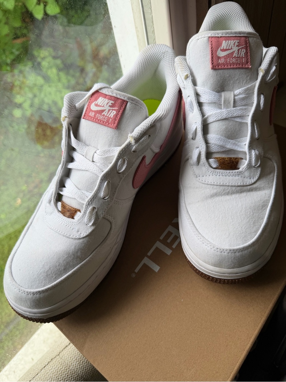 Nike Women’s White and Pink Canvas Low-Top Sneakers